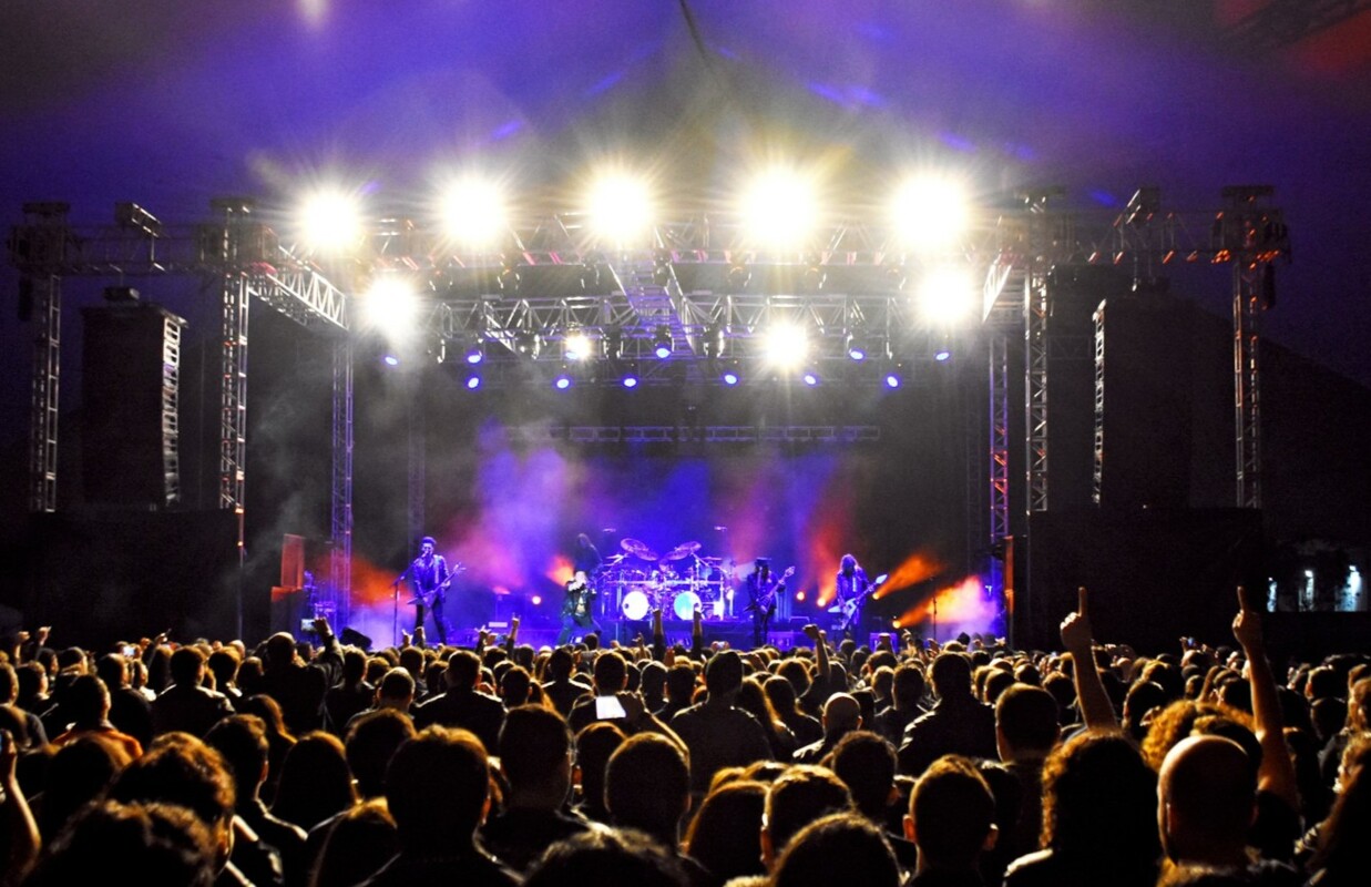 Público a assistir a um concerto